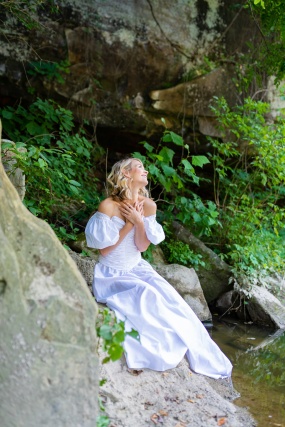 MM131美女少妇户外人体图片